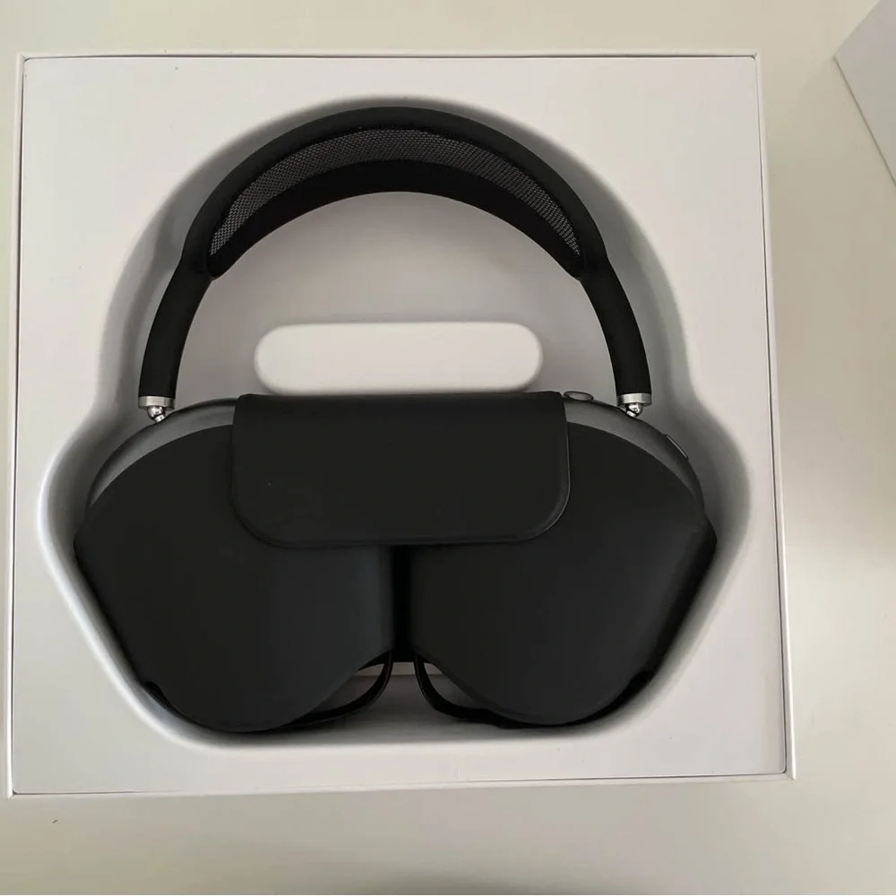 Apple AirPods Max in Gray and Black - Picture 4 of 5